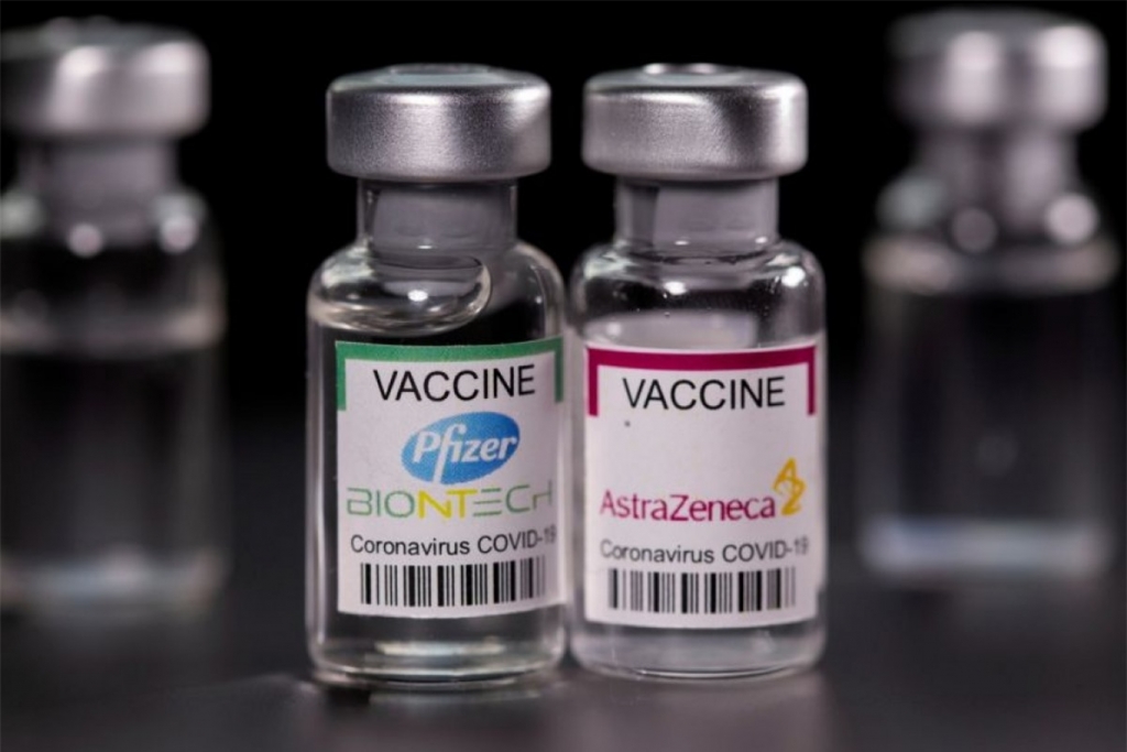 Hai liều vaccine Pfizer, AstraZeneca có hiệu quả cao trước biến thể Delta