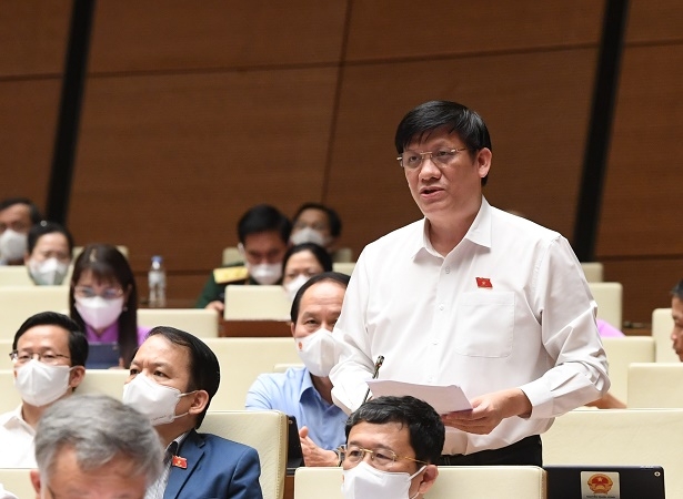 Bộ trường Bộ Y tế Nguyễn Thanh Long phát biểu tại phiên họp Quốc hội chiều 25/7. Ảnh: VGP