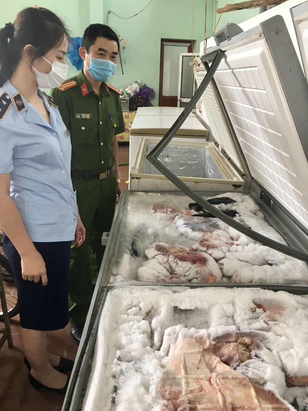 Thái Nguyên: Phát hiện cơ sở kinh doanh tàng trữ hơn 1 tấn thịt lợn bệnh ôi thiu