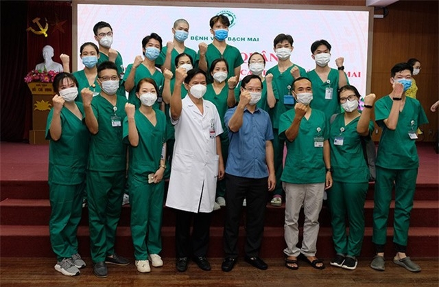 Chỉ sau 12 giờ huy động đã có 1.500 thầy cô và sinh viên Trường Cao đẳng y tế Bạch Mai tình nguyện lên đường vào TP Hồ Chí Minh chống dịch COVID-19. Ảnh: Trần Minh