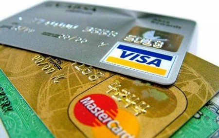 Ngân hàng kêu Visa, Mastercard thu phí chồng phí