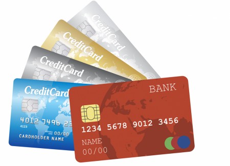 Nhiều ngân hàng giảm lãi suất, hỗ trợ chủ thẻ tín dụng