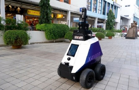 Singapore thử nghiệm robot tuần tra đường phố