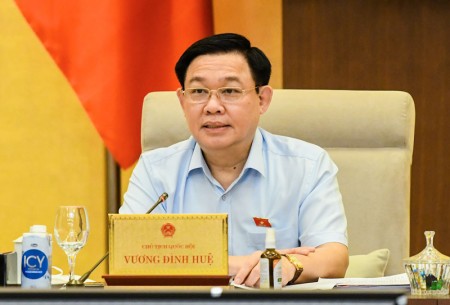 Chủ tịch Quốc hội Vương Đình Huệ phát biểu tại phiên họp. Ảnh: Quochoi.vn