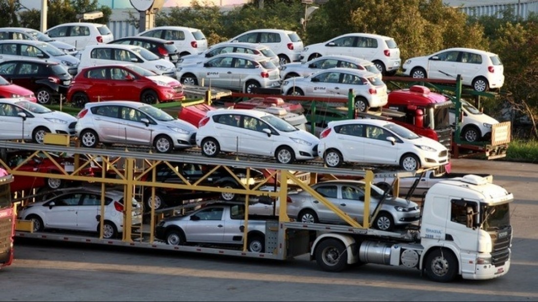 Số lượng ô tô nguyên chiếc nhập khẩu các loại giảm tới 4.228 chiếc trong tháng 8. (Ảnh minh họa)