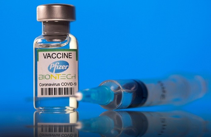Mỹ cấp phép tiêm vaccine Pfizer mũi thứ 3 cho người lớn tuổi