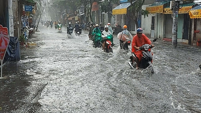 Thời tiết ngày 15/8 Hà Nội Cảnh báo mưa lớn kèm lốc, sét và gió giật mạnh ở Bắc Bộ. Ảnh: Int