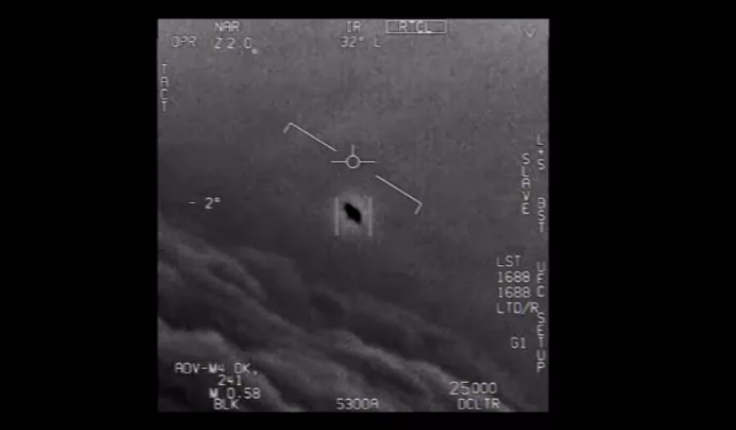 Ảnh chụp UFO từ tàu bay của USS Nimitz ở Thái Bình Dương