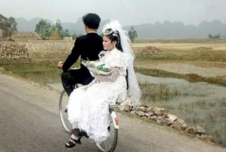 Đám cưới thời bao cấp có mốt rước dâu bằng xe đạp