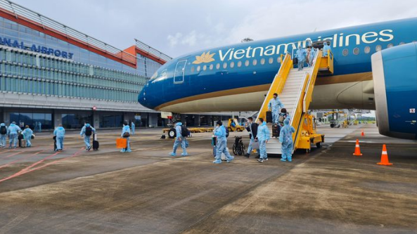 Sân bay Quốc tế Vân Đồn đã đón thành công tổng cộng 943 công dân có ''Hộ chiếu vaccine'' từ châu Âu về Việt Nam.