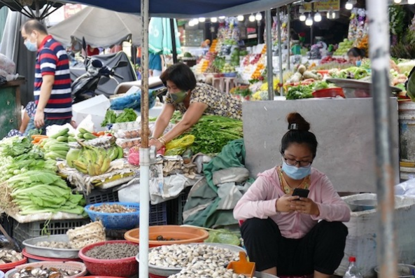 Tiểu thương tại chợ Hòa Hưng trên đường Cách Mạng Tháng 8 (quận 10, TP Hồ Chí Minh). Ảnh: Báo Chính phủ
