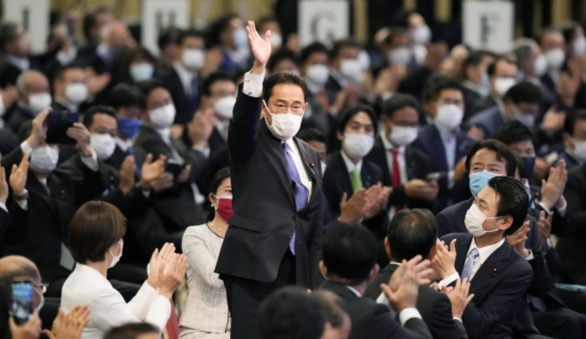 Cựu Ngoại trưởng Fumio Kishida sẽ trở thành tân thủ tướng của Nhật là ai?