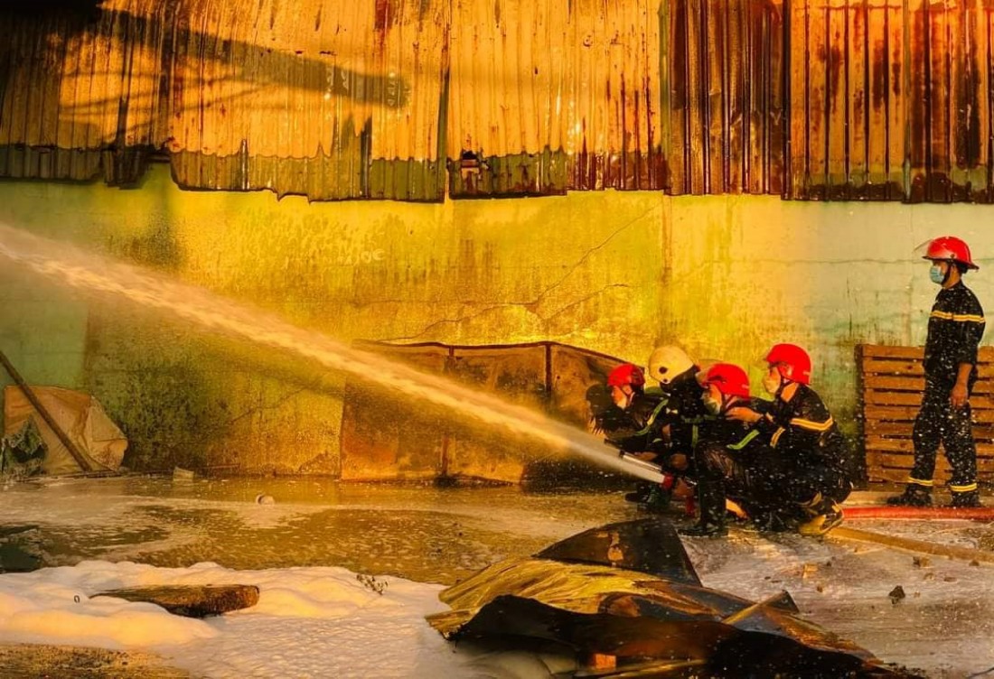 Cháy và nổ lớn tại tổng kho vật tư của nhà máy biến áp Đà Nẵng