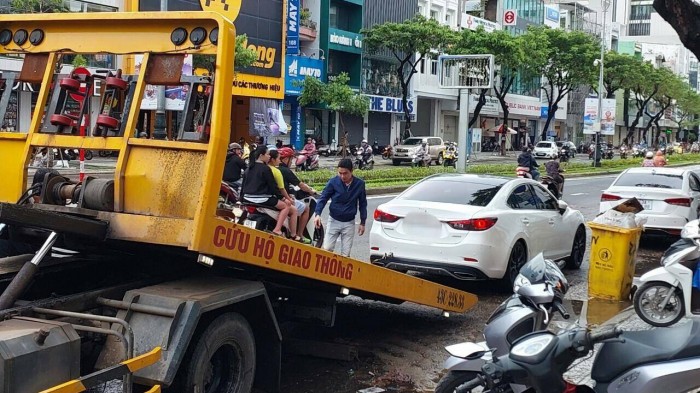 Dịch vụ cứu hộ tại Đà Nẵng quá tải sau trận mưa lũ lịch sử