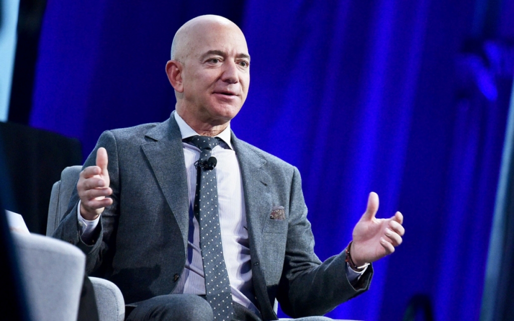 Jeff Bezos chính thức là cựu CEO Amazon từ ngày hôm nay