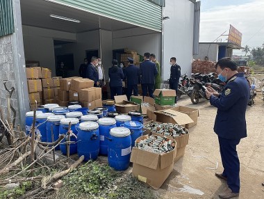 Kiểm tra cơ sở “khủng” sản xuất mỹ phẩm, thực phẩm chức năng tại Thái Nguyên