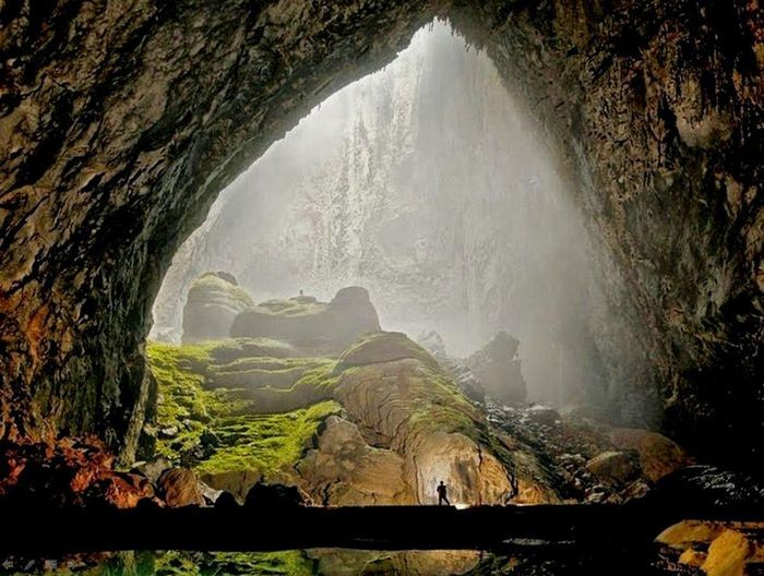 Tour Chinh phục Sơn Đoòng-hang động lớn nhất thế giới đã kín khách trong năm 2022.