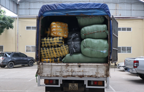 Phú Thọ: Tạm giữ lô quần áo xuất xứ Trung Quốc để xác minh, làm rõ