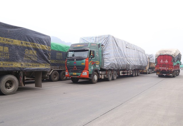 Hoạt động xuất khẩu hàng hóa tại cửa khẩu quốc tế đường bộ số II Kim Thành sẽ tạm dừng đến khi có thông báo từ phía Trung Quốc. Ảnh: Báo Lào Cai