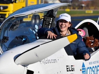 Nữ phi công 19 tuổi bay vòng quanh thế giới một mình bằng máy bay riêng trong 155 ngày
