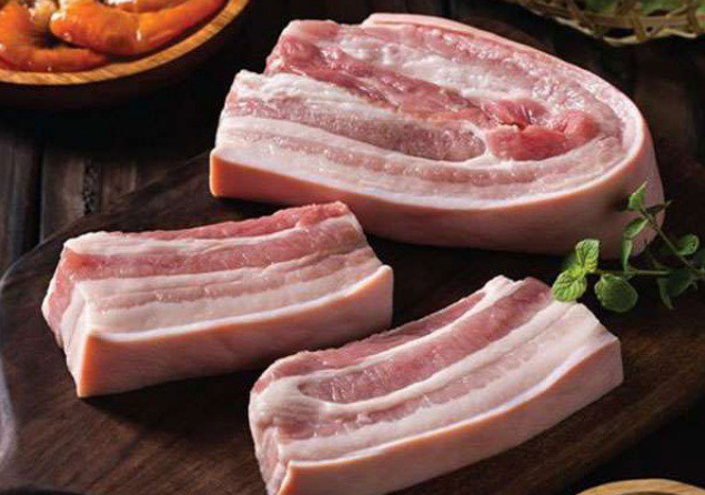 Giá thực phẩm ngày 17/3: Giá thịt lợn bán lẻ ổn định, rau củ quả tăng cao