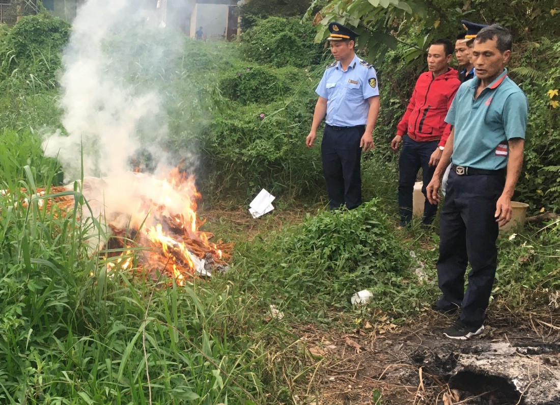 Quảng Ninh: Tiêu hủy gần 500kg lòng lợn sấy khô ẩm mốc, chảy nước bốc mùi hôi thối