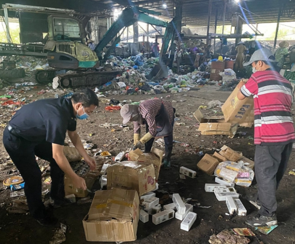 Quảng Ninh: Tiêu hủy gần 1.500 sản phẩm mỹ phẩm nhập lậu
