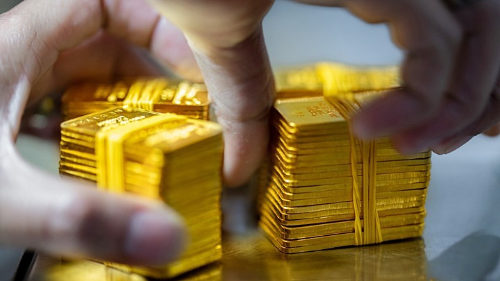 Giá vàng và tỷ giá ngoại tệ ngày 3/4: Vàng trong nước giảm mạnh, USD tăng nhẹ