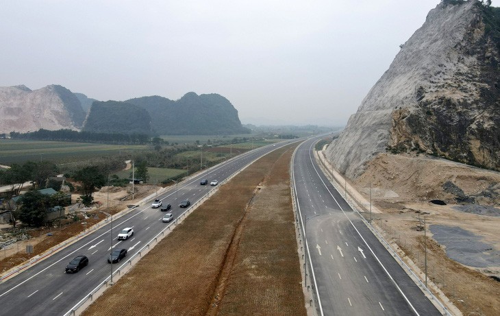 Hướng dẫn hướng đi chỉ  mất hơn 2 giờ từ Hà Nội đến biển Sầm Sơn trên tuyến cao tốc Mai Sơn - QL45