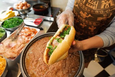 Bánh mì Việt Nam vừa lọt danh sách 24 món bánh kẹp ngon nhất thế giới năm 2023
