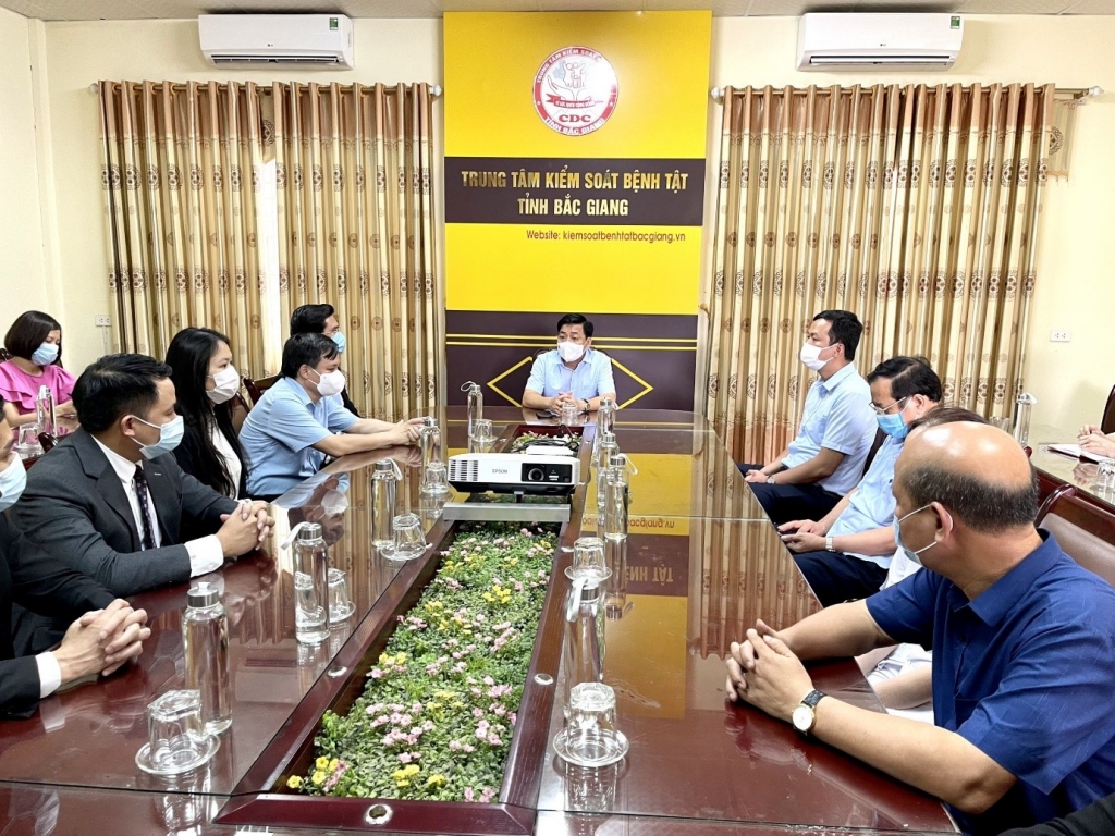 Ông Dương Văn Thái - Bí thư Tỉnh ủy Bắc Giang thăm Trung tâm kiểm soát dịch bệnh Bắc Giang và chỉ đạo công tác phòng chống dịch trên địa bàn tỉnh.