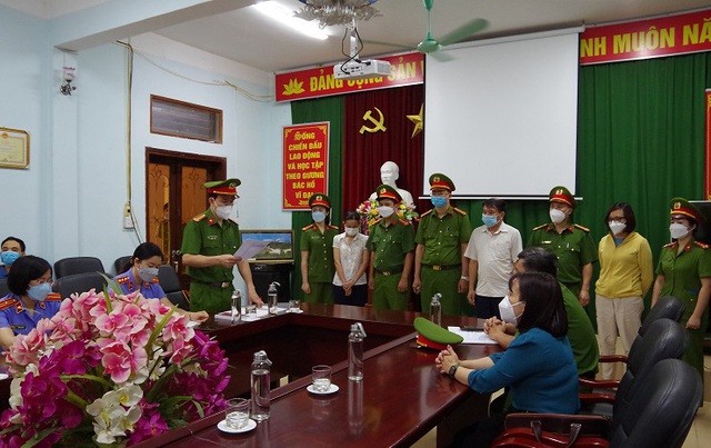Cơ quan Cảnh sát điều tra Công an tỉnh Hà Giang công bố các Quyết định khởi tố vụ án, khởi tố bị can, Lệnh khám xét và Lệnh bắt bị can để tạm giam.