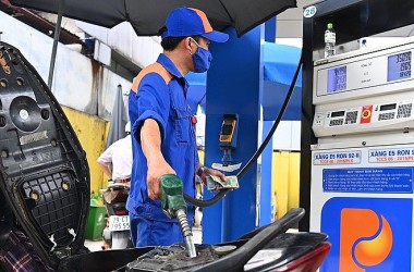 Giá xăng, dầu giảm cao nhất hơn 1.300 đồng/lít từ 15h chiều nay (4/5)