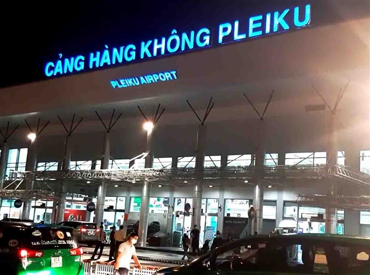 tạm dừng khai thác các chuyến bay chở khách đi/đến giữa Quảng Ninh, Gia Lai với TP.HCM do ảnh hưởng của dịch COVID-19.