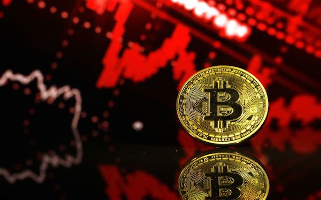 Chứng khoán Mỹ, Bitcoin mất thăng bằng