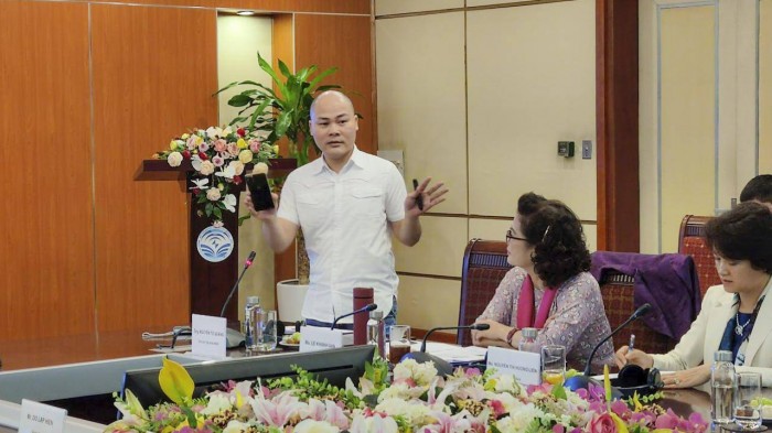 Ông Nguyễn Tử Quảng giới thiệu sản phẩm máy thở do Bkav sản xuất tại một hội nghị phòng chống dịch Covid-19 mới đây. Ảnh: Bkav