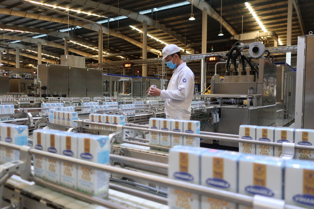 Dây chuyền Nhà máy sữa Việt Nam có công suất lên đến 800 triệu lít/năm.