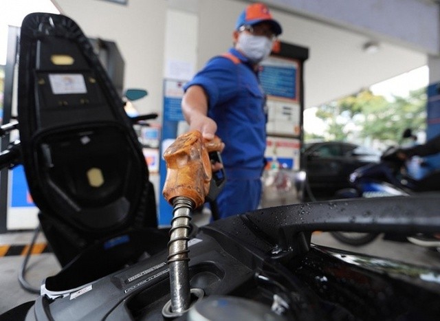 Giá xăng dầu đồng loạt giảm mạnh từ chiều nay 21/9. Ảnh minh họa