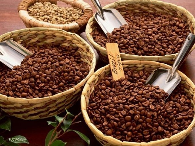 Giá cà phê và hồ tiêu ngày 14/10: Giá cà phê quay đầu, giá tiêu tăng 7.500 đ/kg