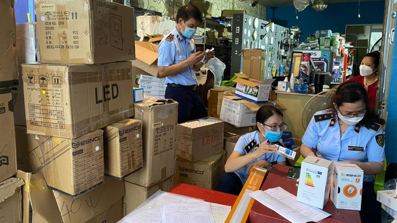 Bình Thuận: Phát hiện gần 2.500 sản phẩm đèn điện không có hóa đơn chứng từ
