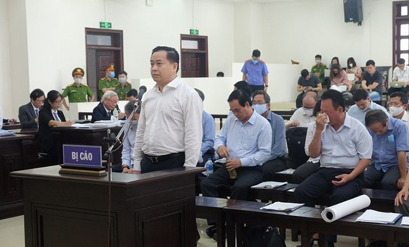 Bị cáo Phan Văn Anh Vũ chuẩn bị hầu tòa về tội đưa hối lộ.