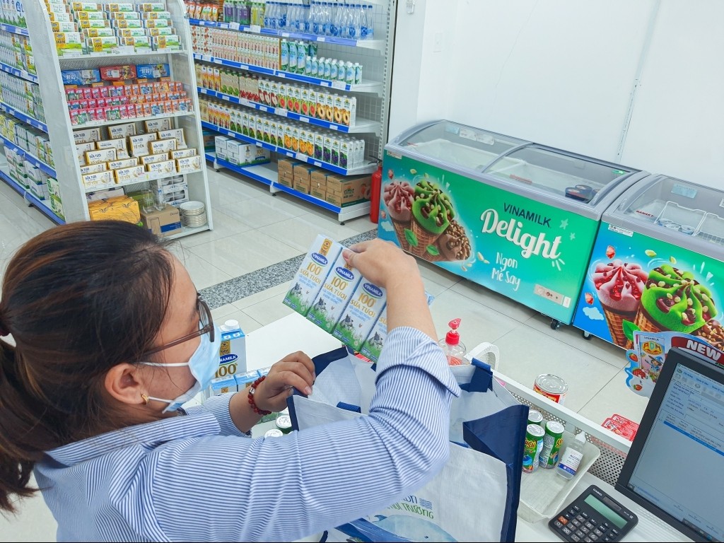 Giấc mơ sữa Việt của Vinamilk với hơn 500 cửa hàng trên cả nước, kết hợp kênh thương mại điện tử đã đóng góp tích cực vào doanh thu của quý 3/2021.