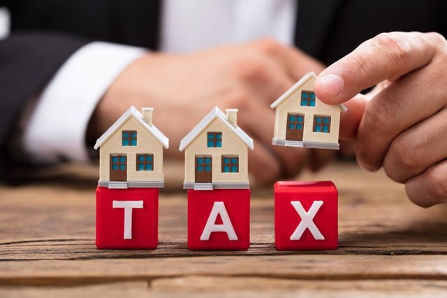 Theo quy định pháp luật về thuế, người nộp thuế kê khai, nộp thuế không đúng với giá thực tế chuyển nhượng thì cơ quan thuế có quyền ấn định thuế
