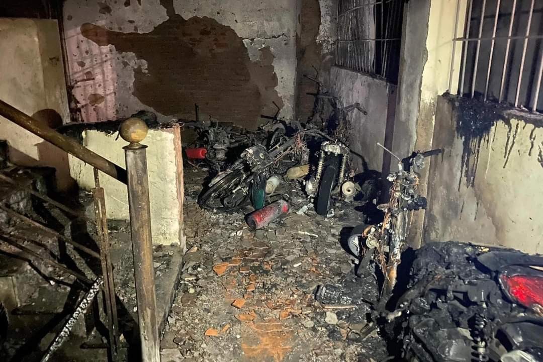 Tối ngày 23/10, một vụ cháy xảy ra tại toà nhà chung cư mini ở ngõ 132 Cầu Giấy (phường Quan Hoa, quận Cầu Giấy, TP Hà Nội)