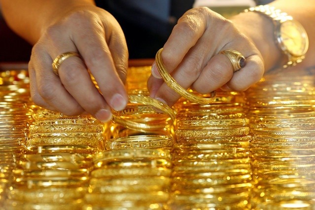 Giá vàng và tỷ giá ngoại tệ ngày 25/10: Giá vàng SJC giảm 100.000 đồng/lượng