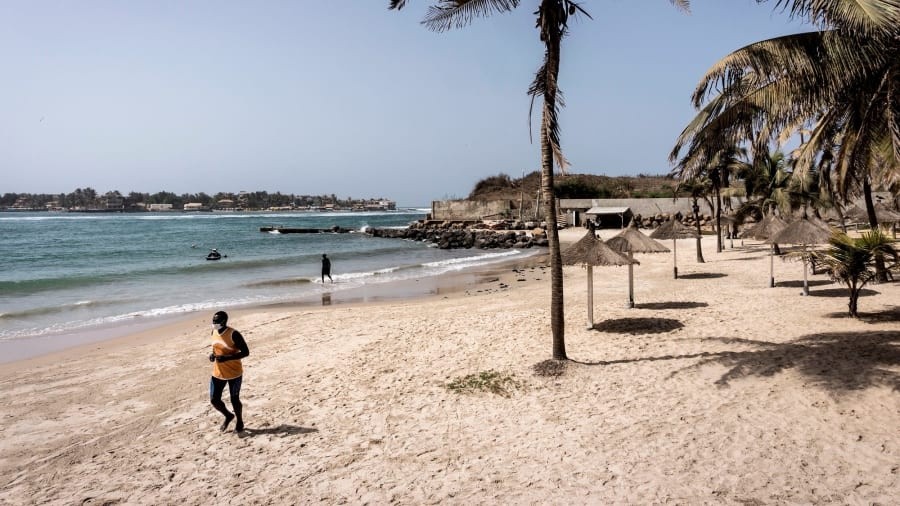 8. Ngor, Dakar, Senegal:Bãi biển Ngor ở Senegal đã giành được một vị trí trong top 10 nhờ cảnh quan hoang sơ và dịch vụ chăm sóc tốt. Khu vực này là thiên đường dành cho những người yêu thích sự yên tĩnh, ngoài ra cũng hấp dẫn du khách đam mê lướt sóng.