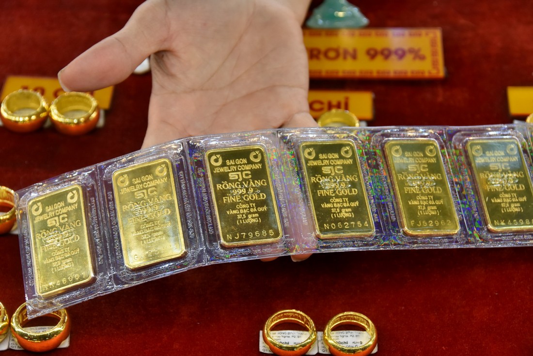 Giá vàng và tỷ giá ngoại tệ ngày 15/11: Giá vàng niêm yết ở mức 67,40 triệu đồng/lượng