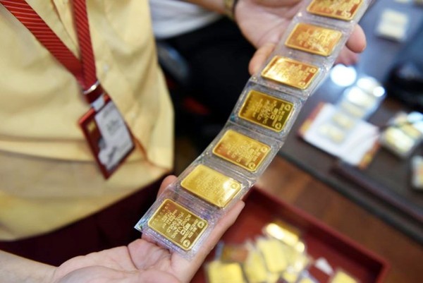 Giá vàng và tỷ giá ngoại tệ ngày 16/11: Giá vàng trong nước neo ở ngưỡng 67,72 triệu đồng/lượng