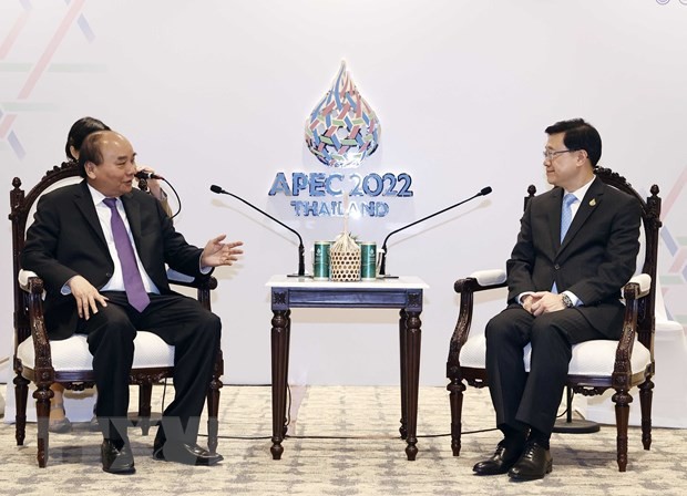 Chủ tịch nước Nguyễn Xuân Phúc gặp Trưởng Khu hành chính đặc biệt Hong Kong (Trung Quốc) Lý Gia Siêu - Ảnh: TTXVN
