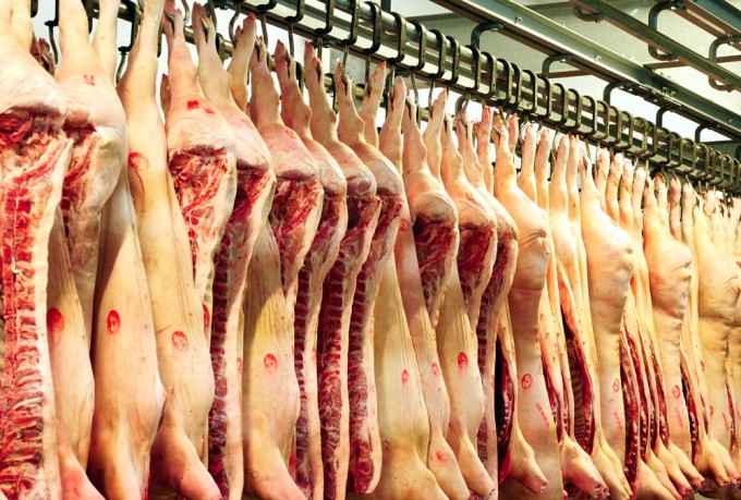 Giá thịt lợn ghi nhân ổn định tại các cửa hàng và siêu thị bán lẻ.